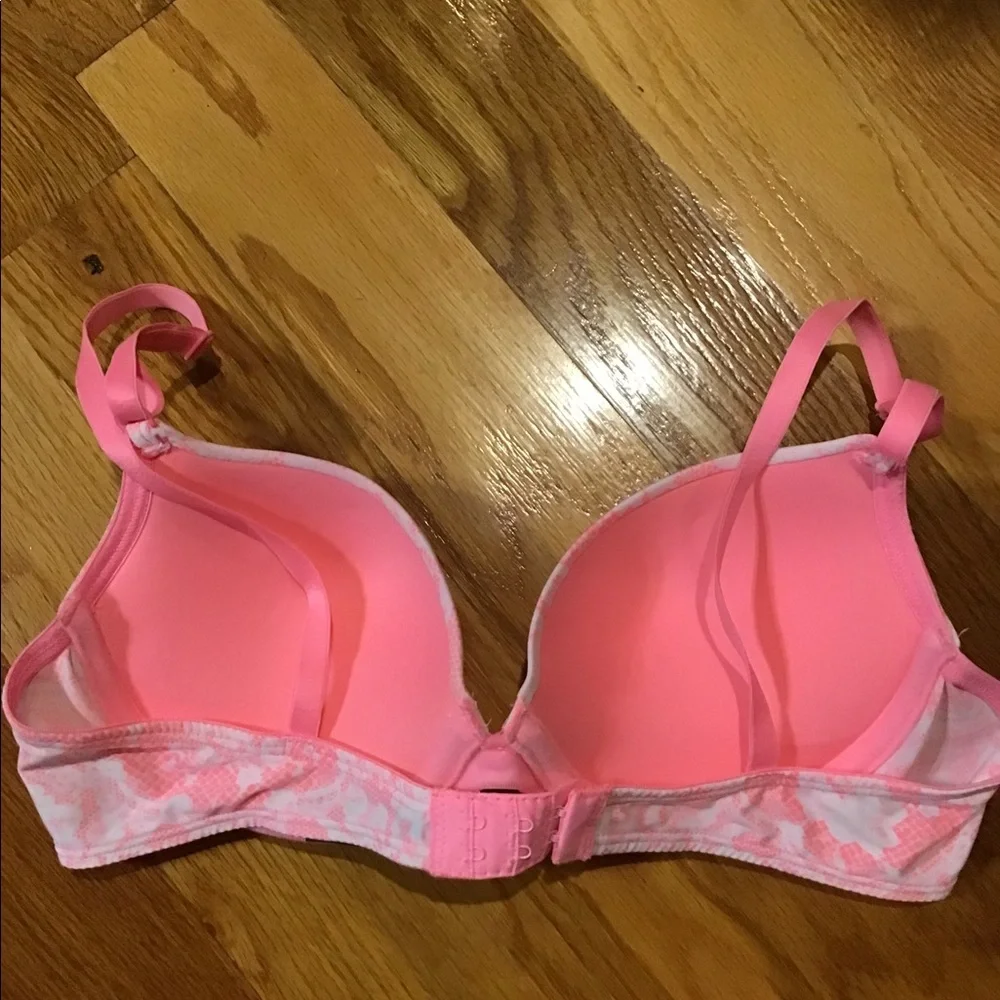 Women’s size 36B push-up underwire smart and sexy bra.  M